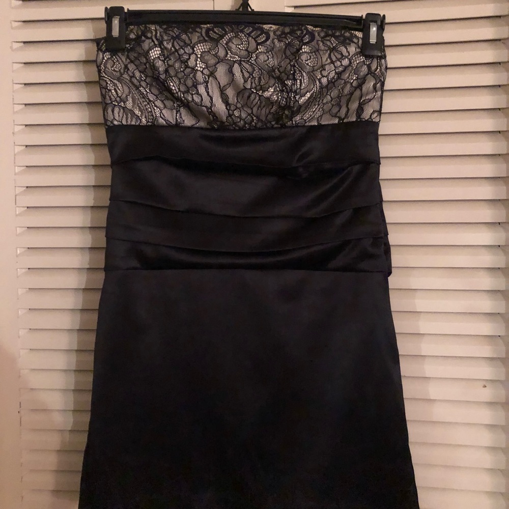 Strapless formal dress